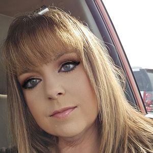 Meet your Posher, Lorie